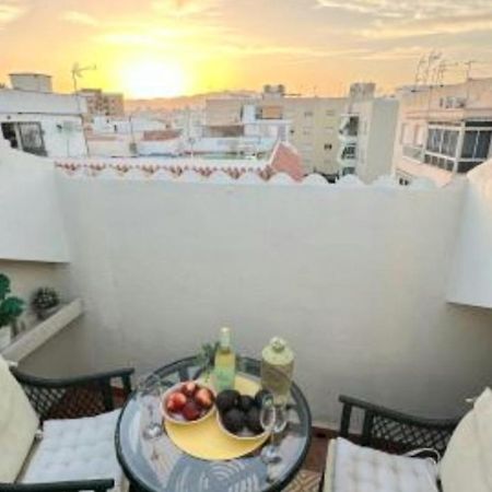 דירות פואנגירולה New City Penthouse Near Beach With Sunny Balcony מראה חיצוני תמונה