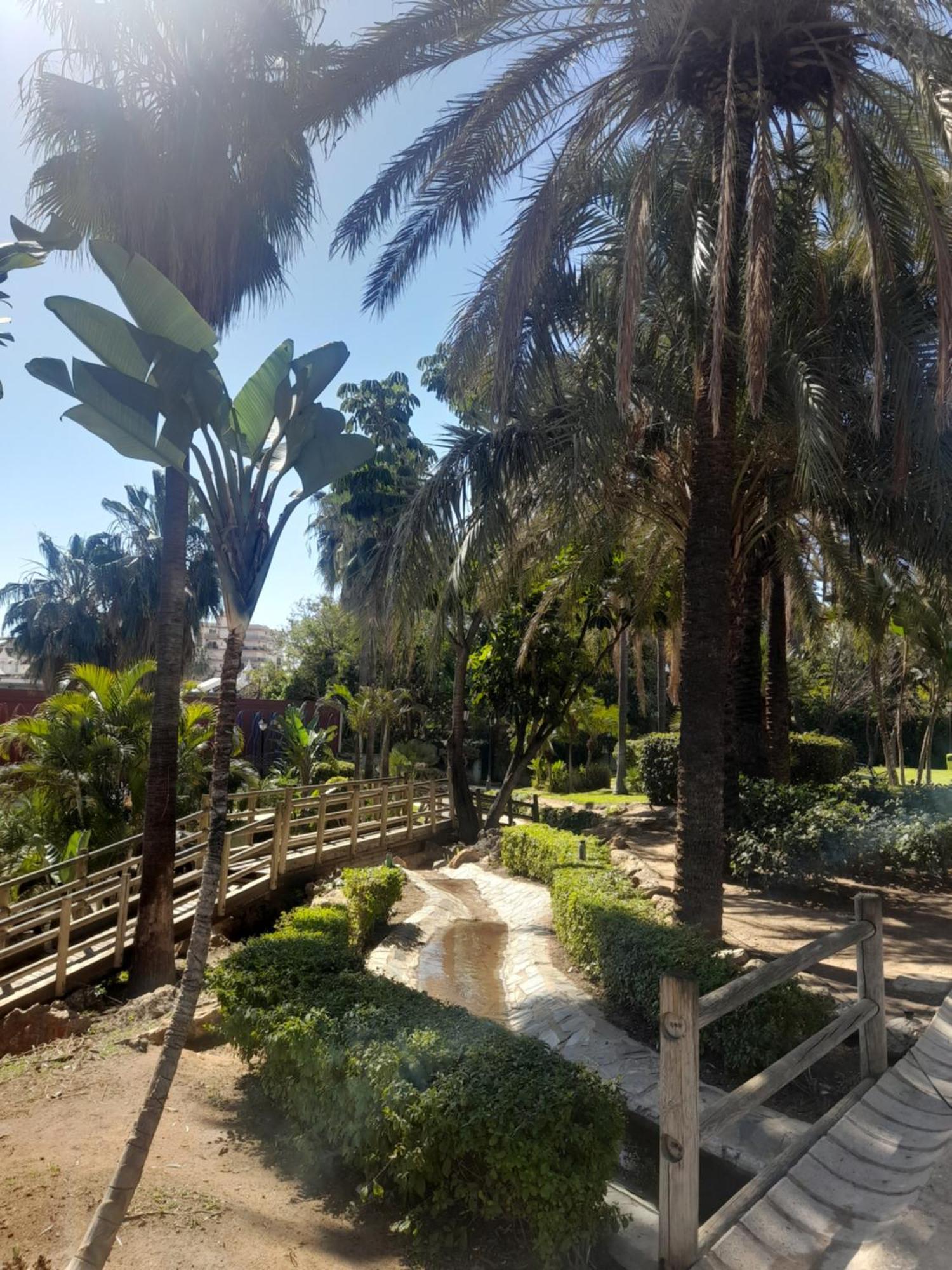 פואנגירולה New City Penthouse Near Beach With Sunny Balcony מראה חיצוני תמונה
