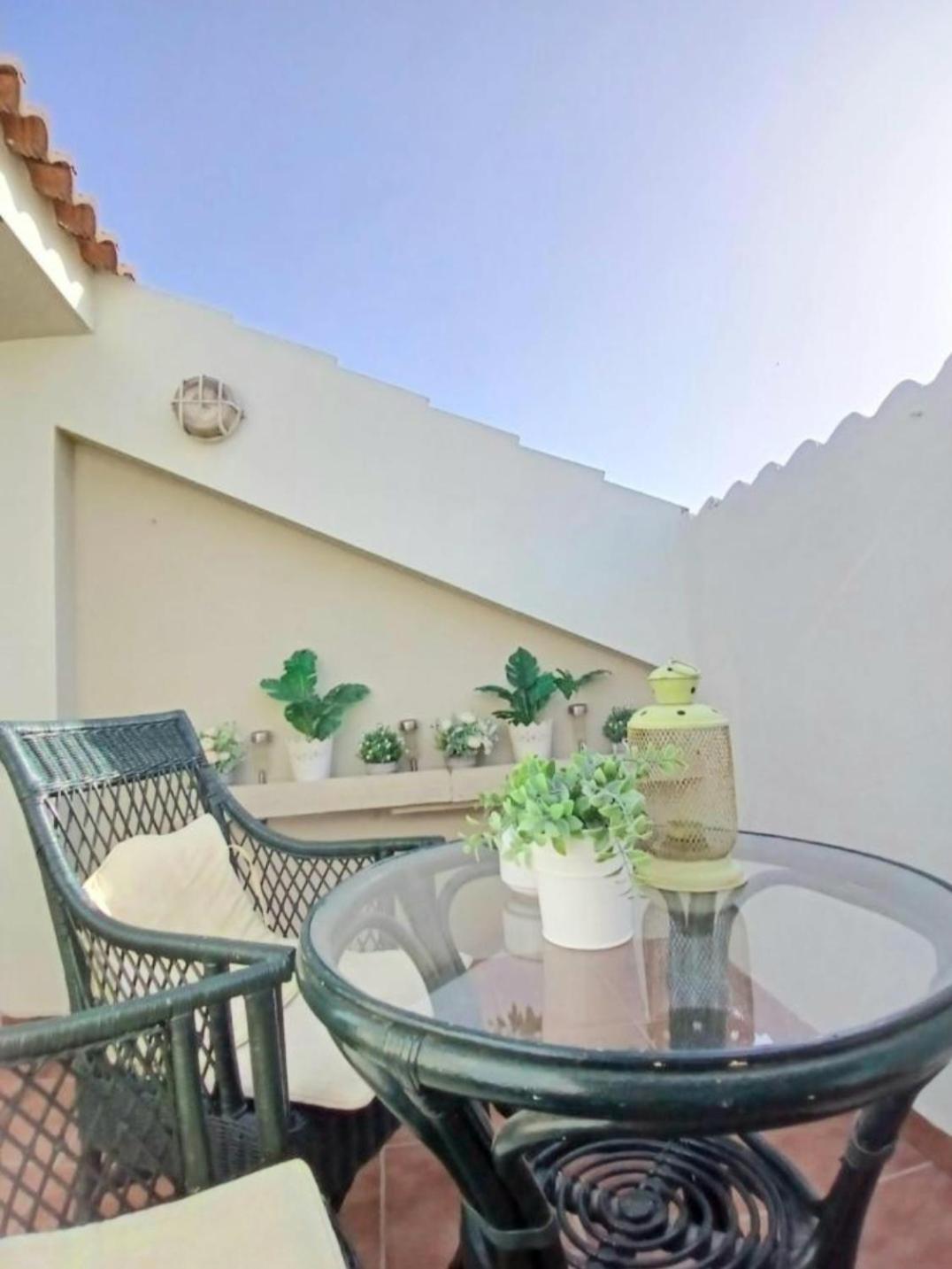 פואנגירולה New City Penthouse Near Beach With Sunny Balcony מראה חיצוני תמונה