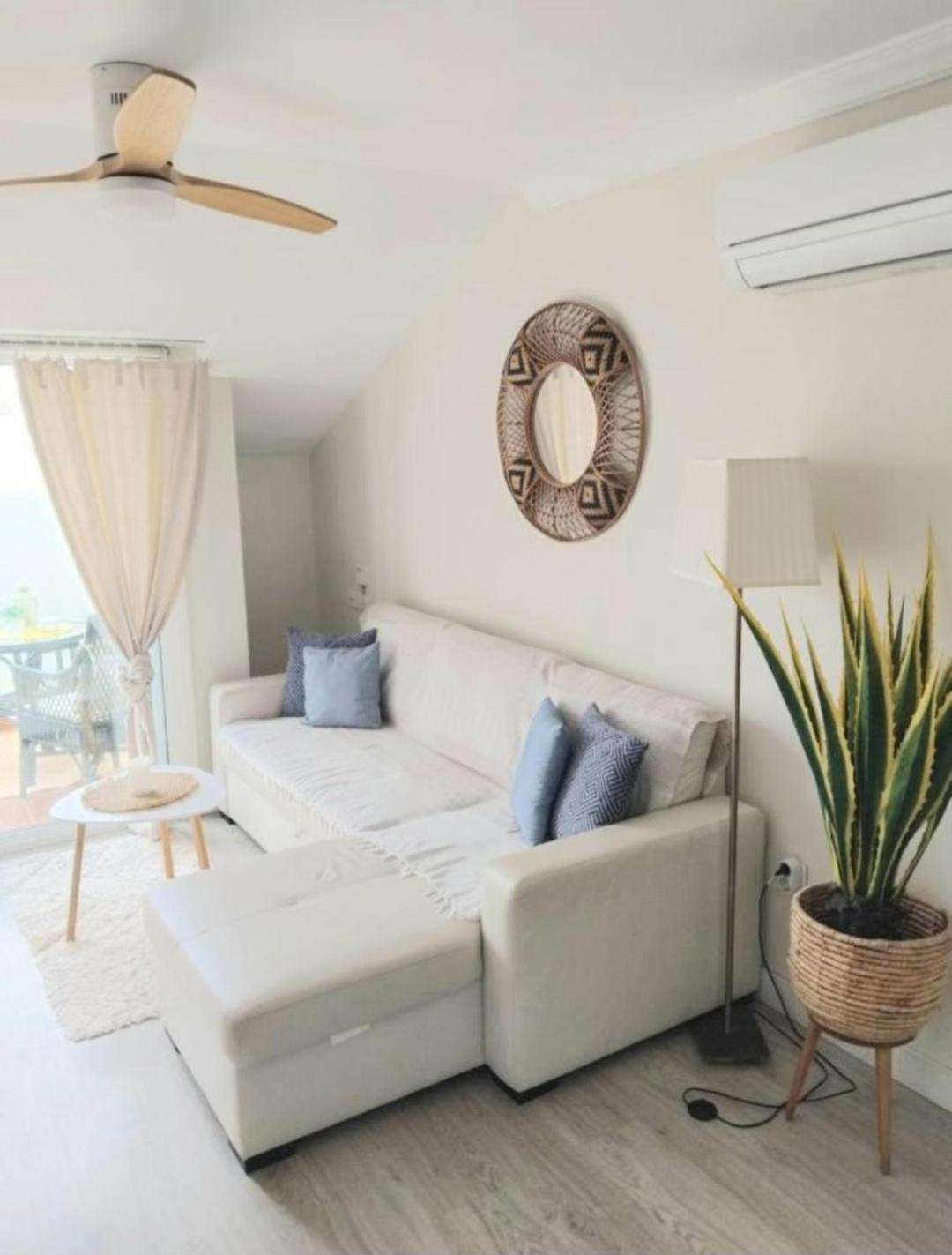 פואנגירולה New City Penthouse Near Beach With Sunny Balcony מראה חיצוני תמונה
