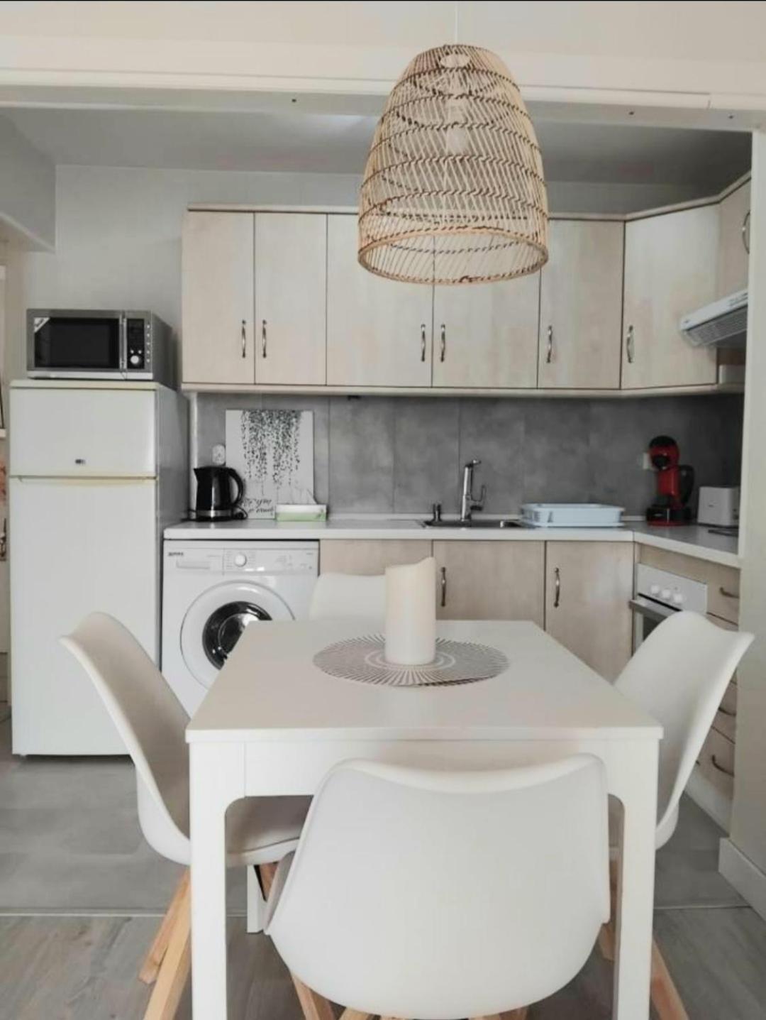 פואנגירולה New City Penthouse Near Beach With Sunny Balcony מראה חיצוני תמונה