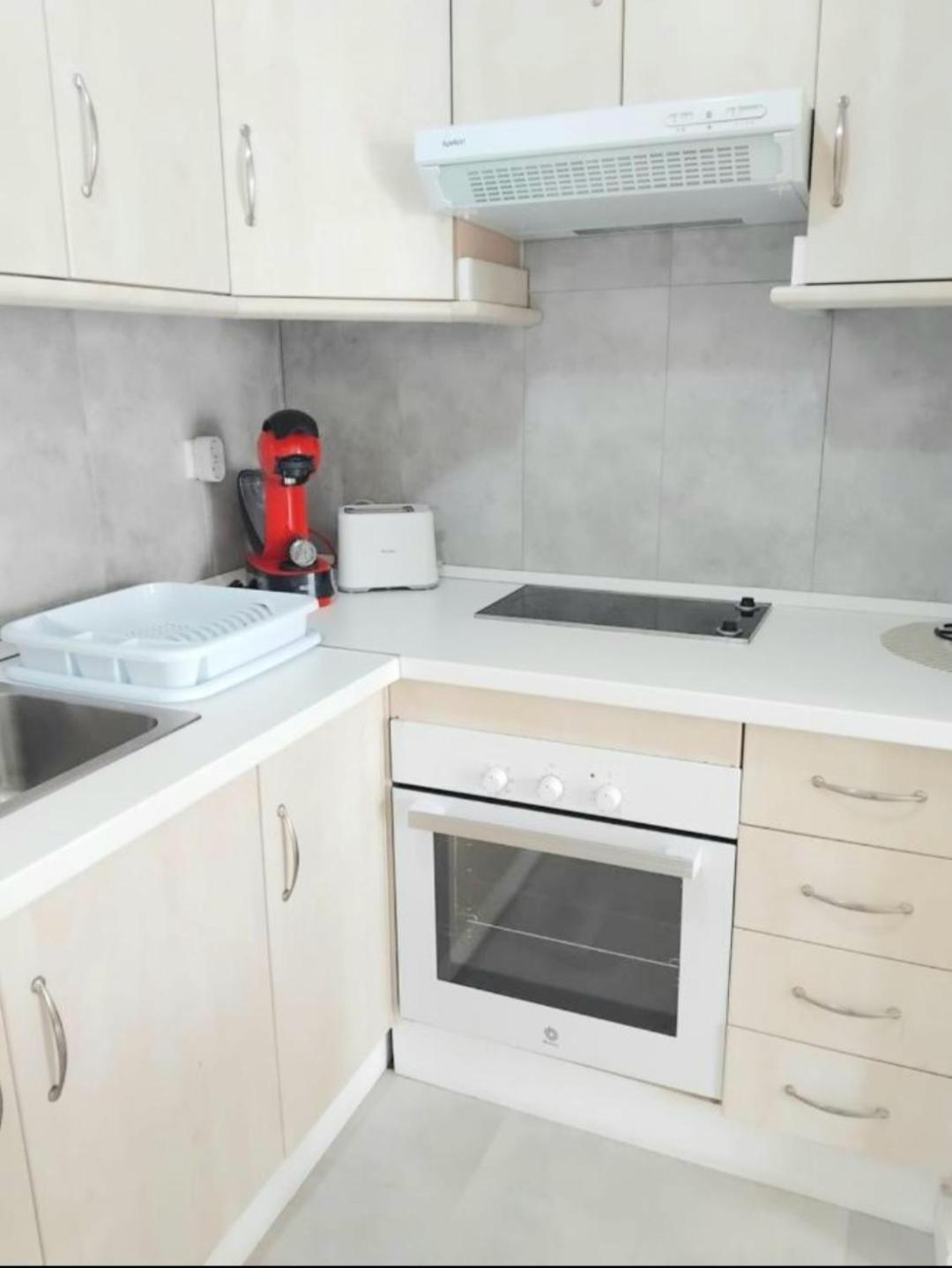 פואנגירולה New City Penthouse Near Beach With Sunny Balcony מראה חיצוני תמונה