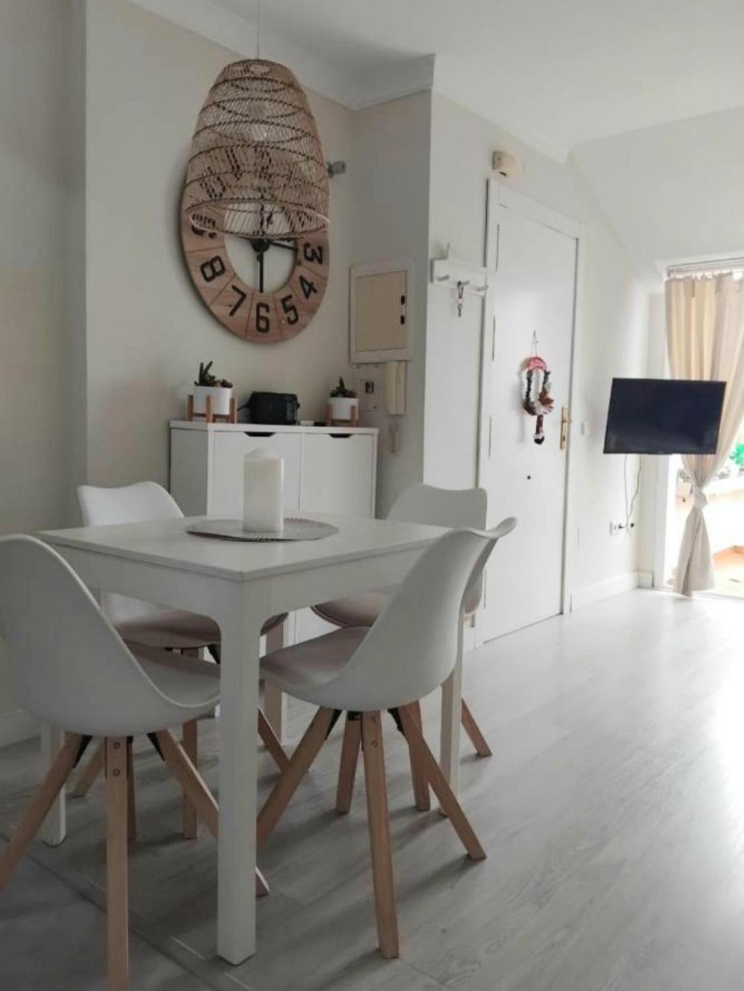 פואנגירולה New City Penthouse Near Beach With Sunny Balcony מראה חיצוני תמונה