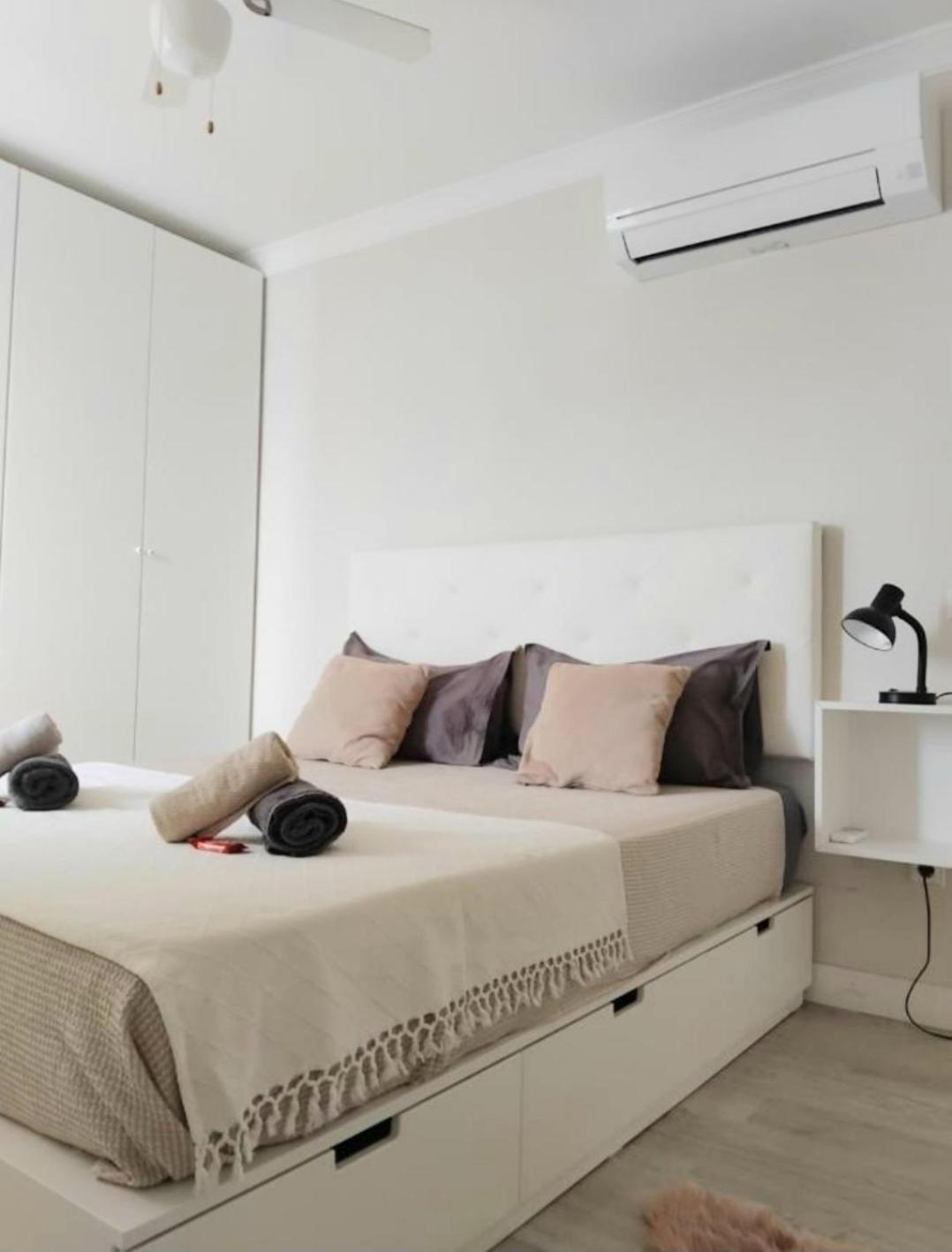 פואנגירולה New City Penthouse Near Beach With Sunny Balcony מראה חיצוני תמונה