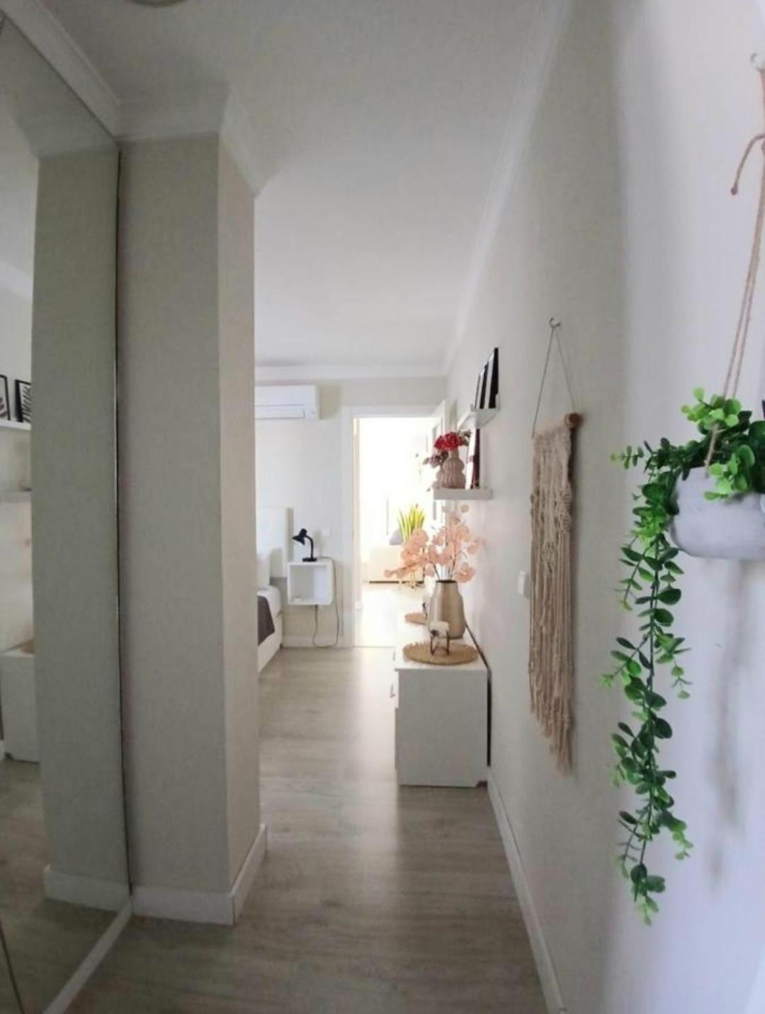 פואנגירולה New City Penthouse Near Beach With Sunny Balcony מראה חיצוני תמונה