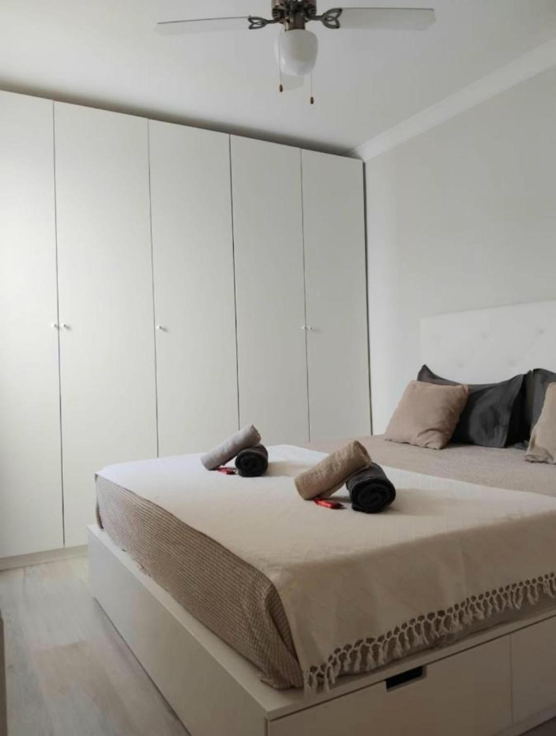 פואנגירולה New City Penthouse Near Beach With Sunny Balcony מראה חיצוני תמונה