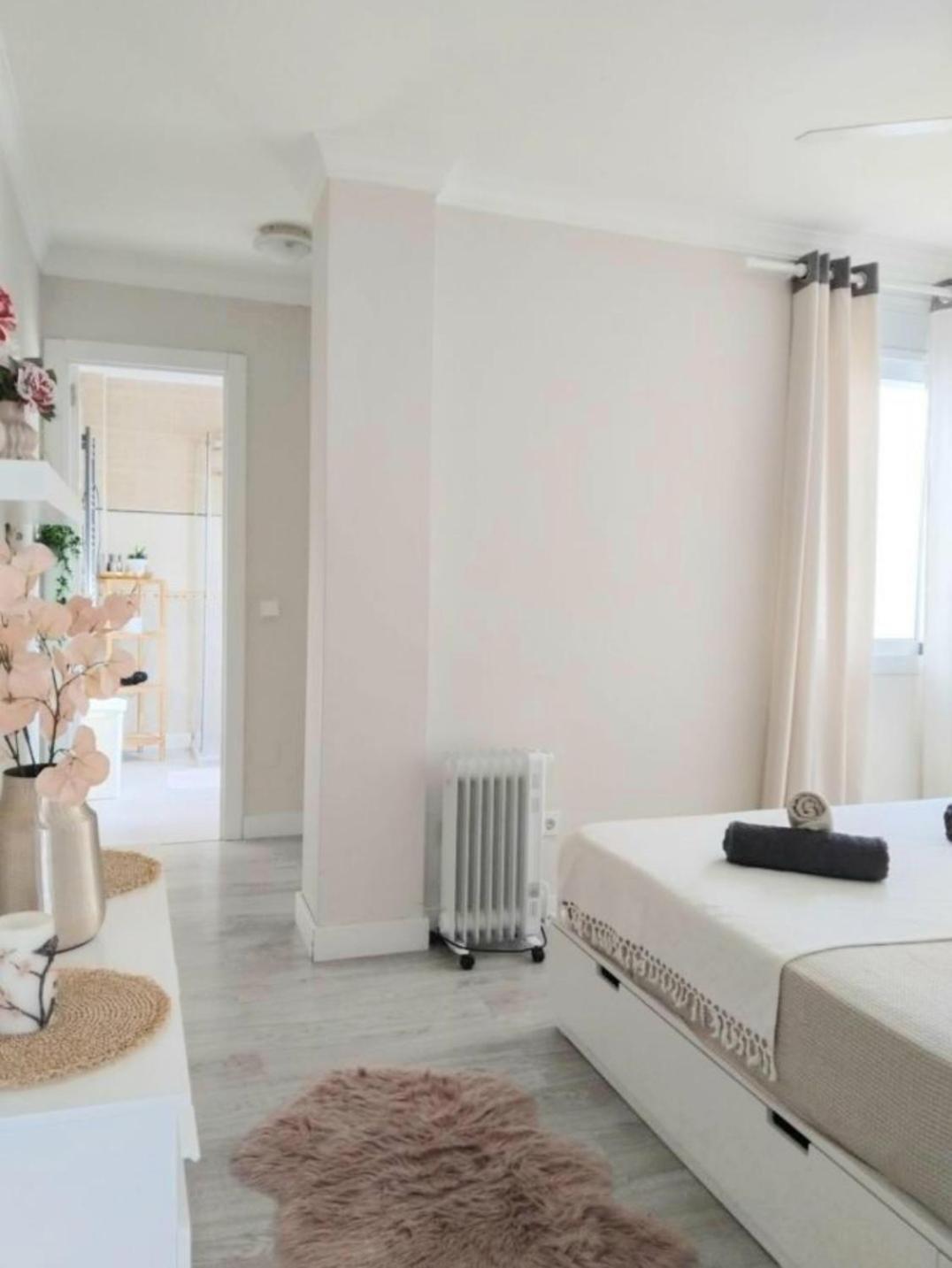 פואנגירולה New City Penthouse Near Beach With Sunny Balcony מראה חיצוני תמונה
