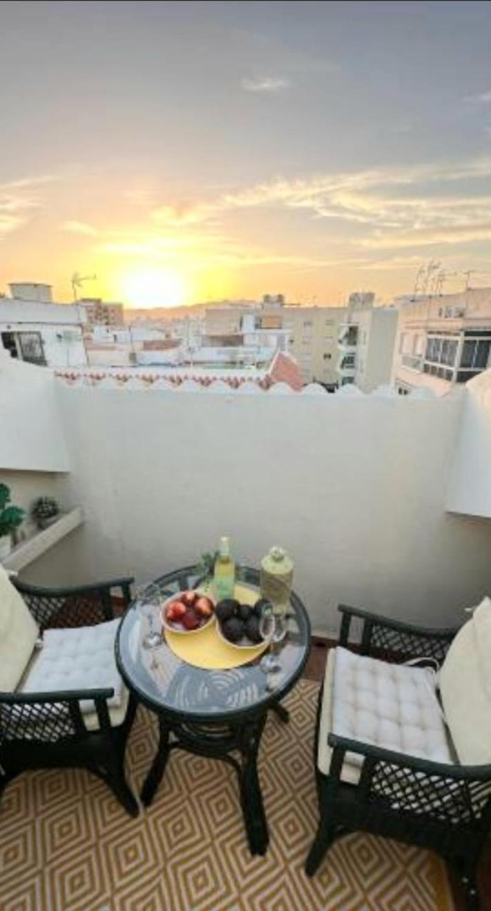 פואנגירולה New City Penthouse Near Beach With Sunny Balcony מראה חיצוני תמונה