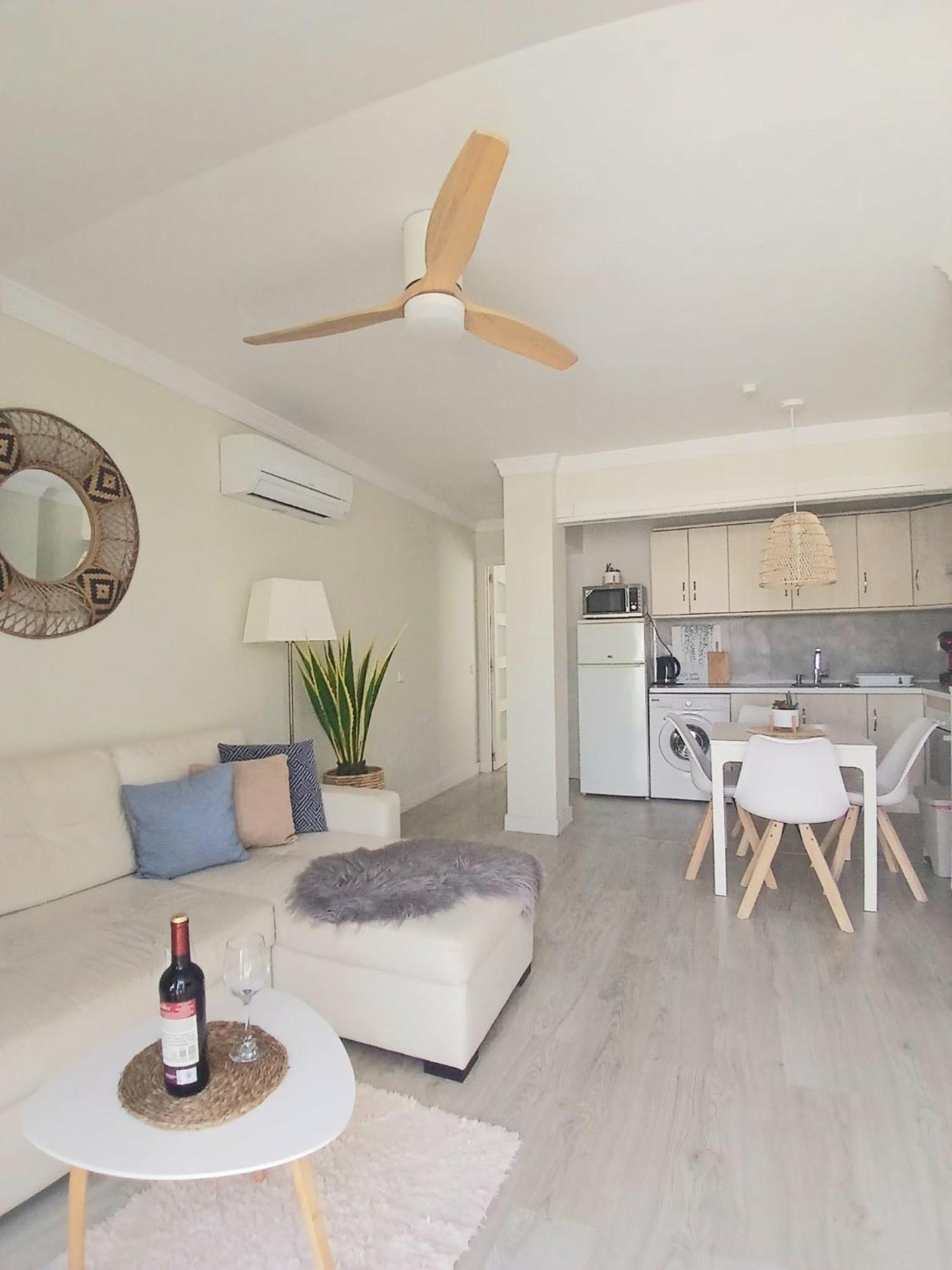 פואנגירולה New City Penthouse Near Beach With Sunny Balcony מראה חיצוני תמונה